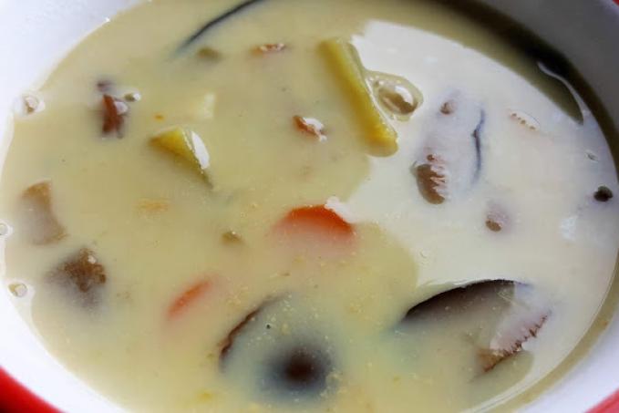 Bílá houbová polévka
