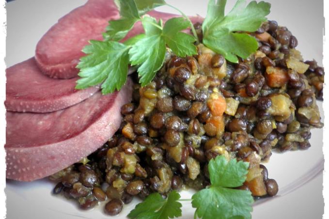 ČOČKA BELUGA S KOŘENOVOU ZELENINOU A UZENÝ HOVĚZÍ JAZYK