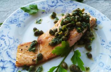 Losos s petrželkovým máslem a kapary