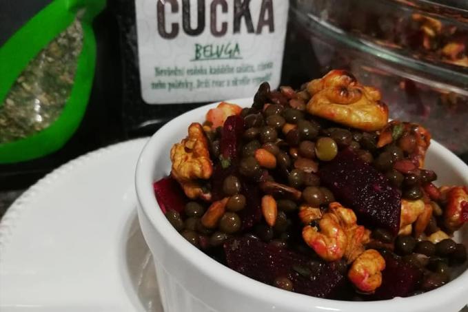 Beluga šalát s orechami