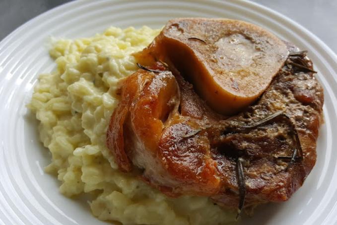Telecí ossobuco na víně s krémovým risottem