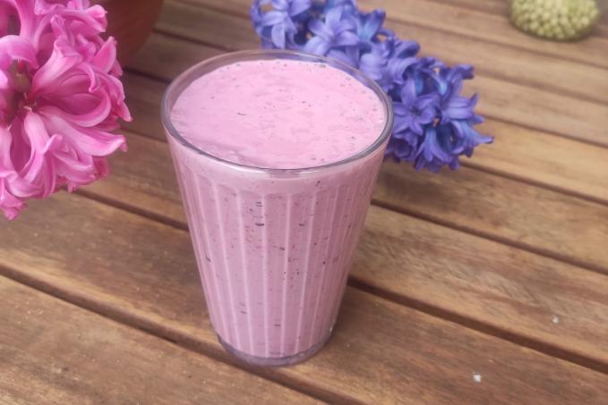 Kefírový shake s malinami