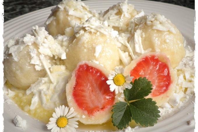 JAHODOVÉ KNEDLÍČKY Z TVAROHOVÉHO TĚSTA