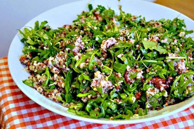 Letní salát z Quinoi s pečeným lilkem nebo paprikou - bez lepku a mléka a vajec