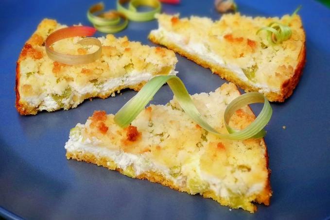 Rebarborový koláč s tvarohem a drobenkou - LC