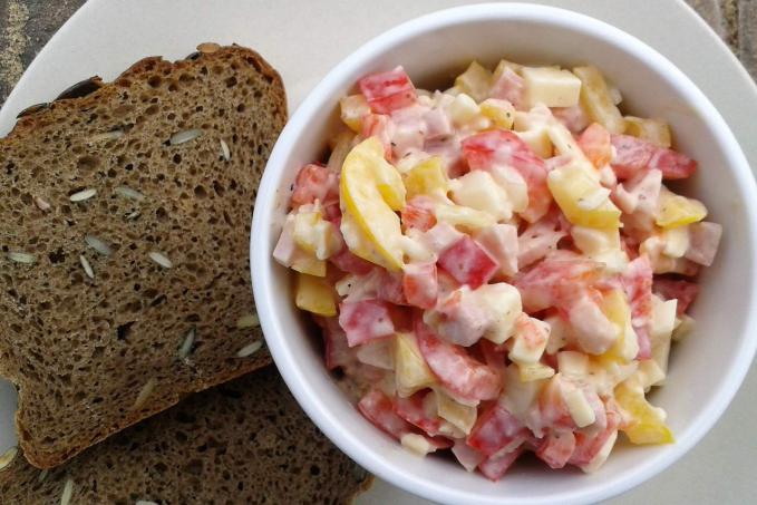 Pochoutkový letní salát z paprik