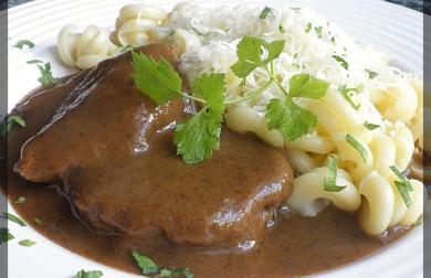 HOVĚZÍ PO MILÁNSKU Z "POMALÁČKU"