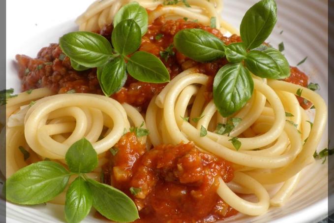 BUCATINI S BOLOŇSKOU OMÁČKOU