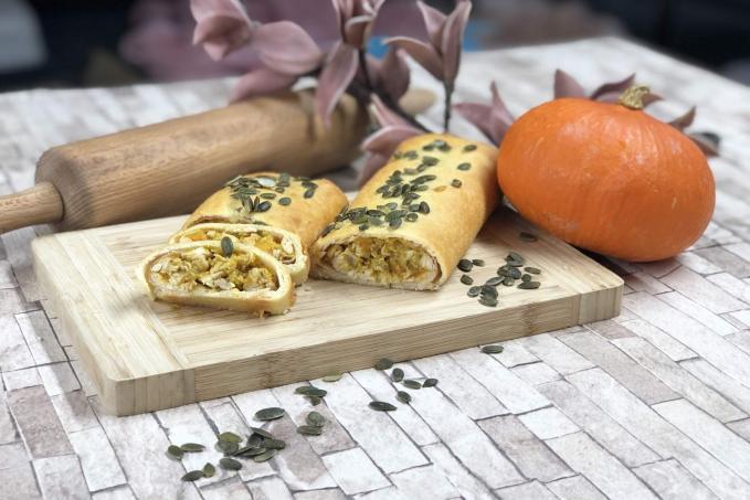 Slaný závin s náplní z kuřecího masa a dýně Hokkaido