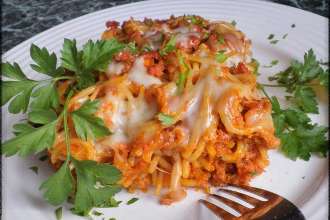 ŠPAGETY ZAPEČENÉ S MRKVÍ A MLETÝM MASEM