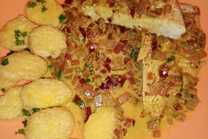 Krůtí prso a cibulový přeliv s nádechem citrónu - LC