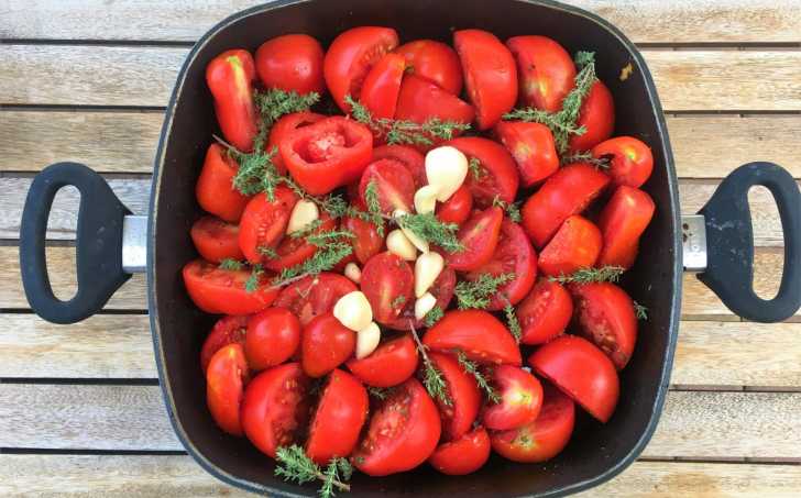 Pečená rajčata s balkánským sýrem