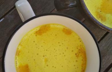 Zlaté kurkumové mléko