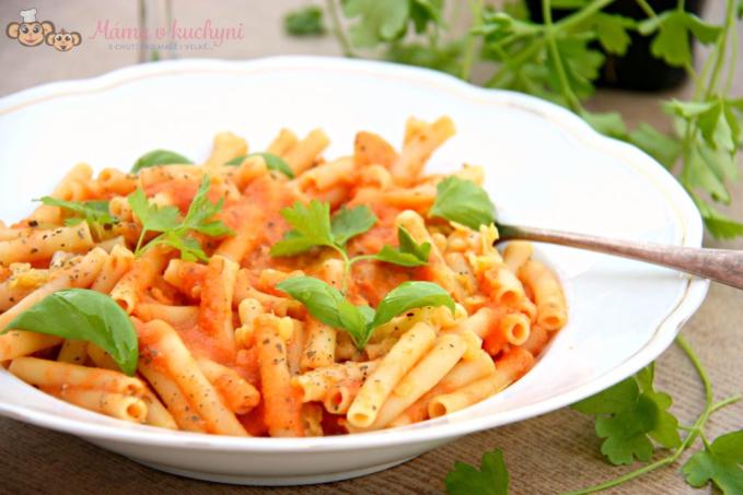 Těstoviny s omáčkou z červené čočky (od 1 roku)