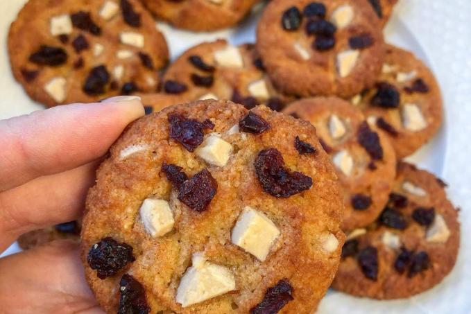White chocolate&cranberries cookies