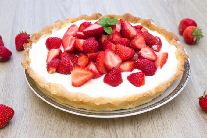 Jahodový koláč s mascarpone a bílou čokoládou