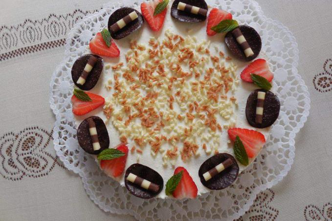 Nepečený jahodový dort