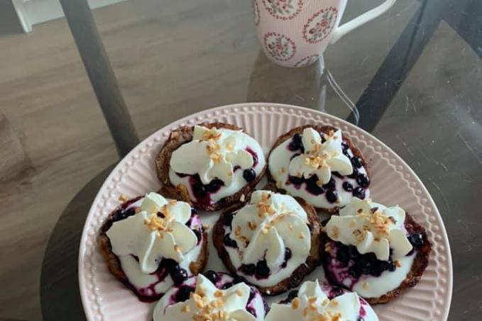 Lívance s jogurtem a lesníma borůvkama - LC