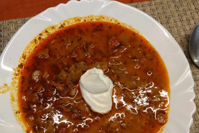 Hlívová polévka s klobásou a syrečkem lc