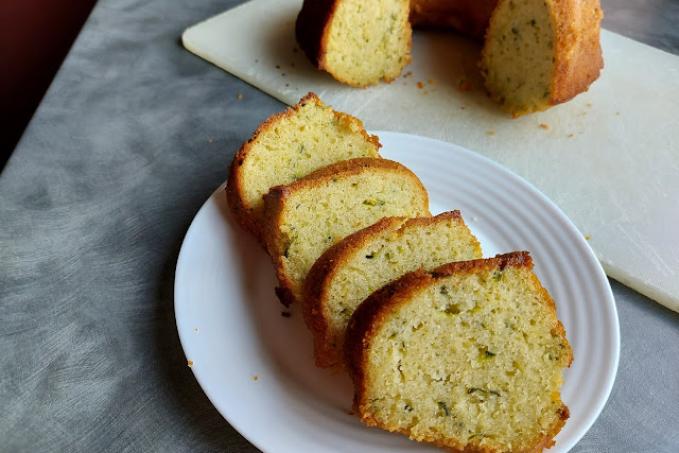 Cuketová bábovka s citronovou verbenou a meduňkou
