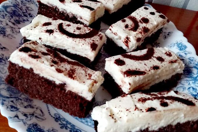 Kakaové řezy z cukety s lahodným tvarohovým krémem s citrónovou příchutí