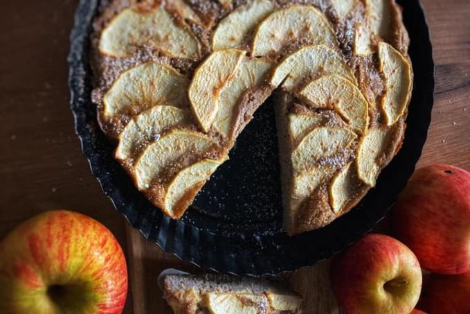 PERNÍKOVO-JABKOVÝ KOLÁČ