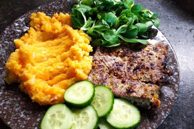 Masový nákyp a celerovo-mrkvové pyré