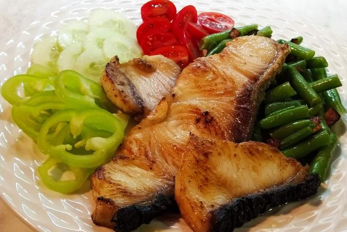 Steak ze žraloka a fazolové lusky na slanině - LC