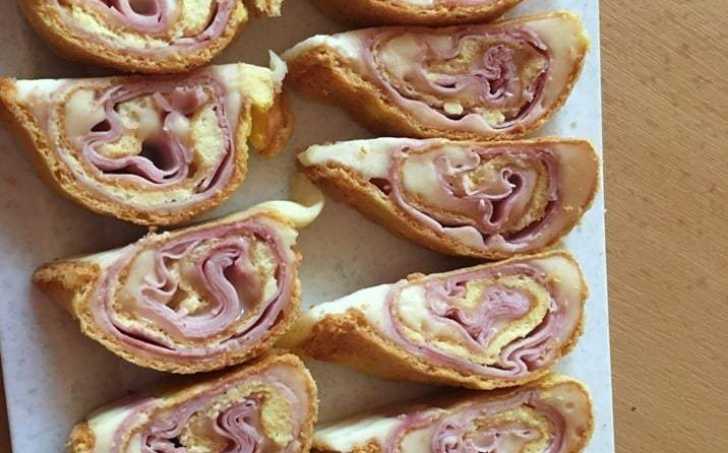 Oopsie roláda se sýrem a šunkou