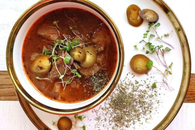 Hlívový guláš s kedlubnou