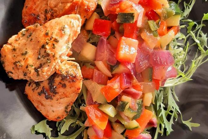 RATATOUILLE S KURECIM A SALATKEM