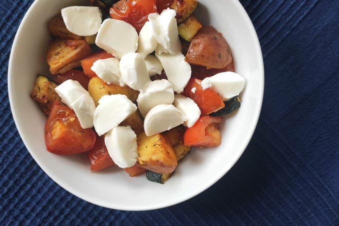 Zeleninová směs s bramborem a mozzarellou