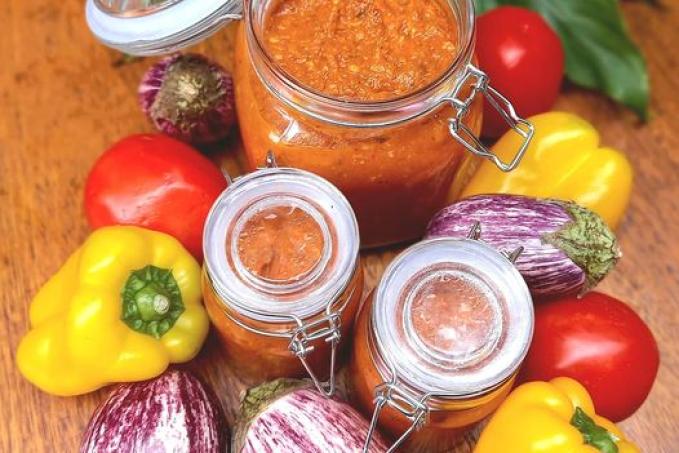 Domácí Ajvar - zeleninová pikantní směs