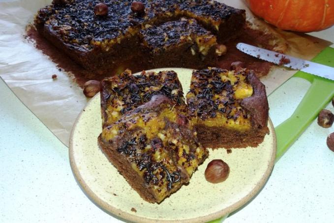Podzimně laděné brownies s dýňovým pyré a oříšky