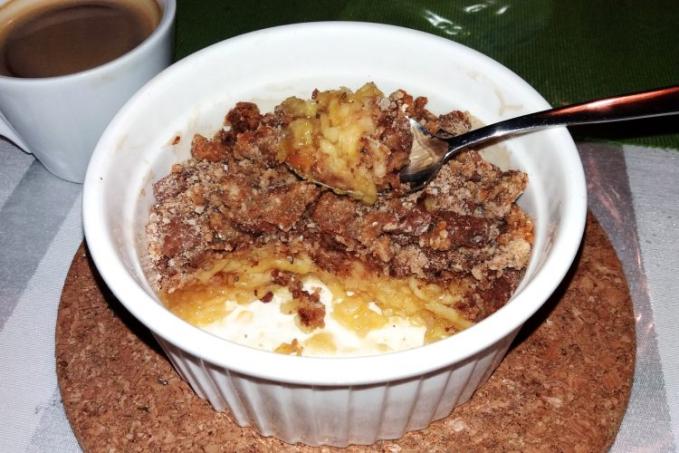 Crumble s jablkovo-vanilkovým pudinkem