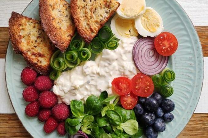 Vajíčková pomazánka a mandlový toast