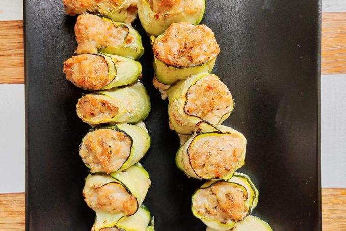 Špízy z mletého masa v cuketě