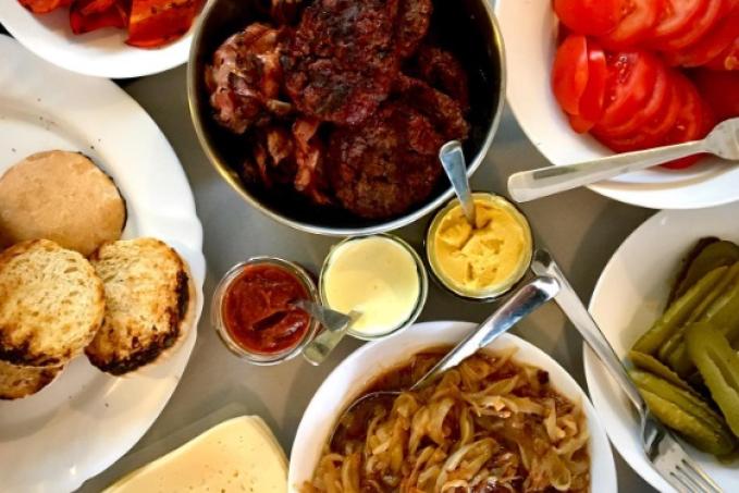 Dušená cibule k masu