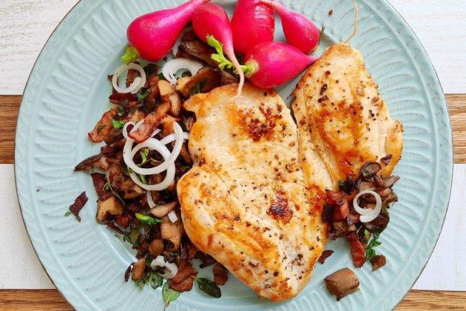 Kuřecí prso s křupavou bylinkovou hlívou