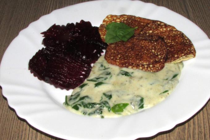 SLANÉ LÍVANEČKY S GORGONZOLOVOU OMÁČKOU SE ŠPENÁTEM