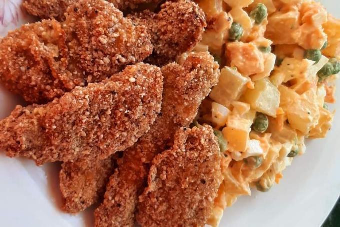 Kuřecí řízky se salátem - LC