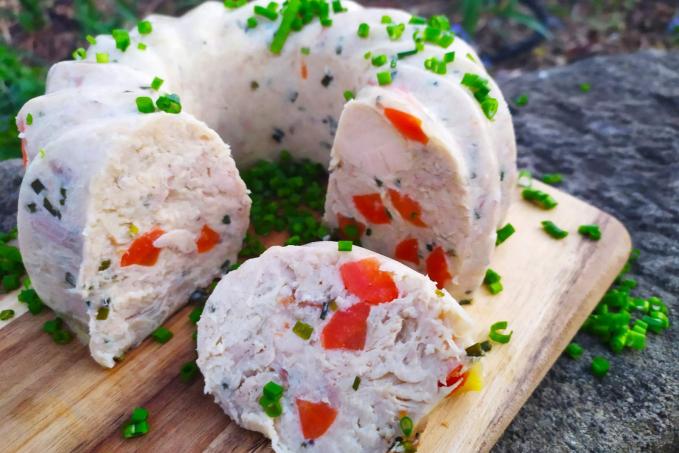 Slaný dort - citronové kuře v aspiku