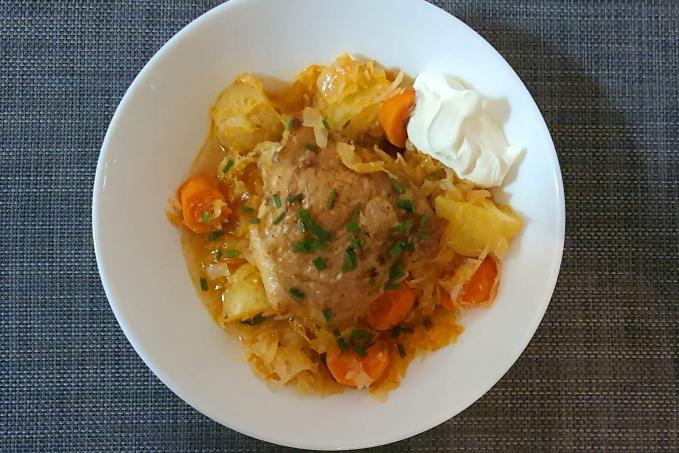 Kuřecí maso se zelím a brambory