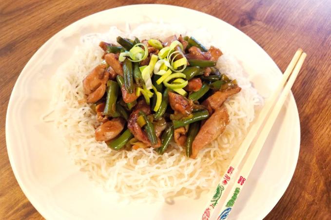 Kuřecí stir-fry s fazolovými lusky - LC