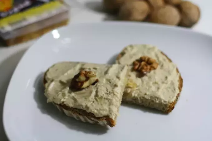 Uzená tofu pomazánka