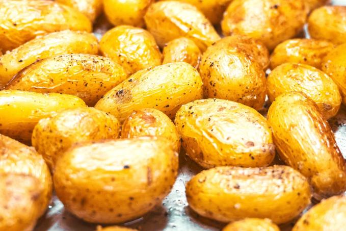 Pečené malé brambory - grenaille