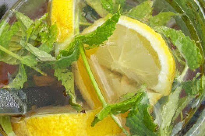 Mátový ledový čaj