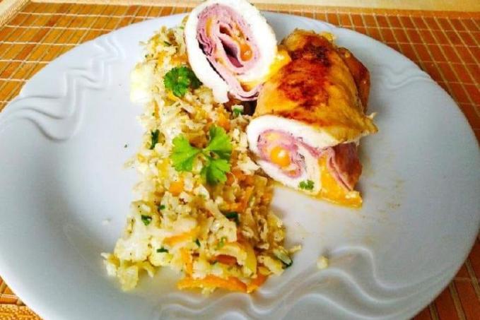 Kuřecí prsa plněná čedarem a šunkou s květákovou přílohou