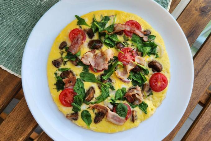 Omeleta s houbami a špenátem