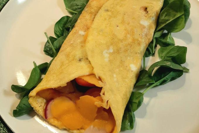 Vaječná omeleta s cheddarem